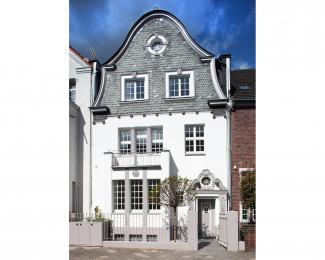 FASSADE FRONT